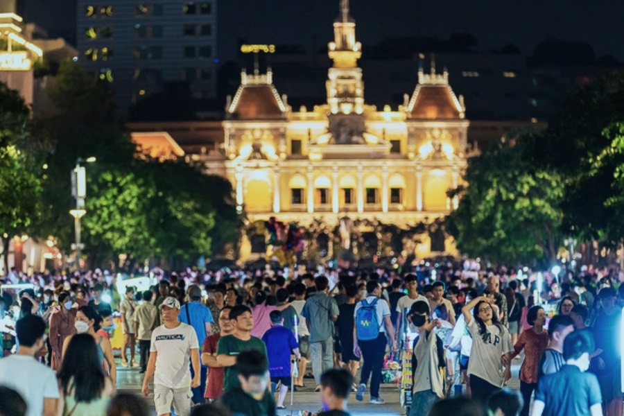 what to do in ho chi minh city at night